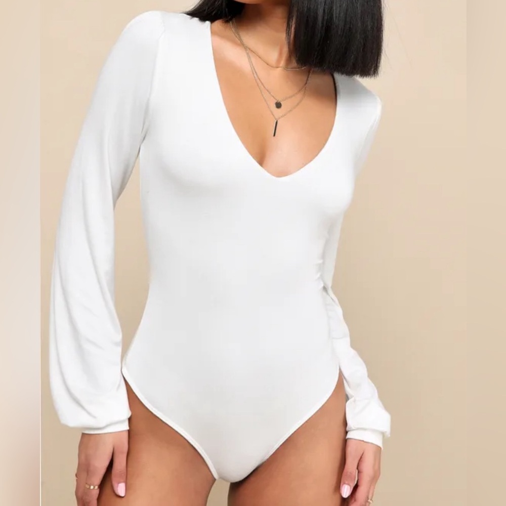 NWT Lulus Kaylene V-neck Balloon Sleeve Bodysuit